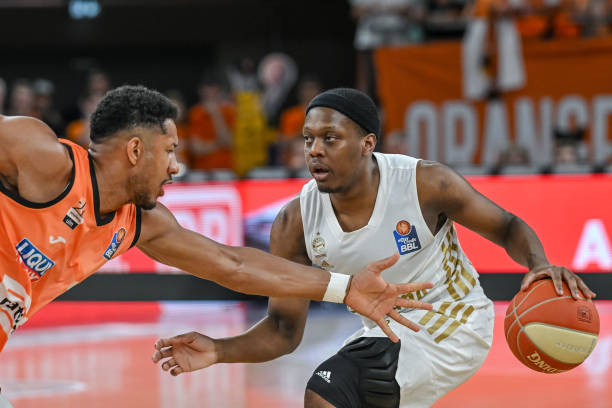 数据更接近 数据更接近